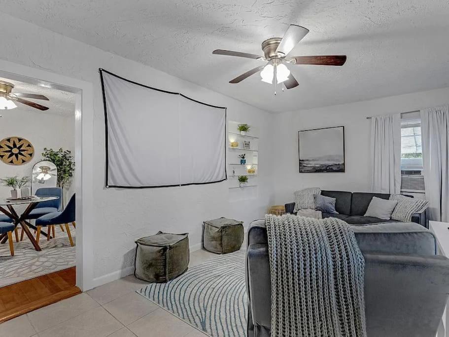 Stylish 3br & Hottub Near Beaches & Downtown