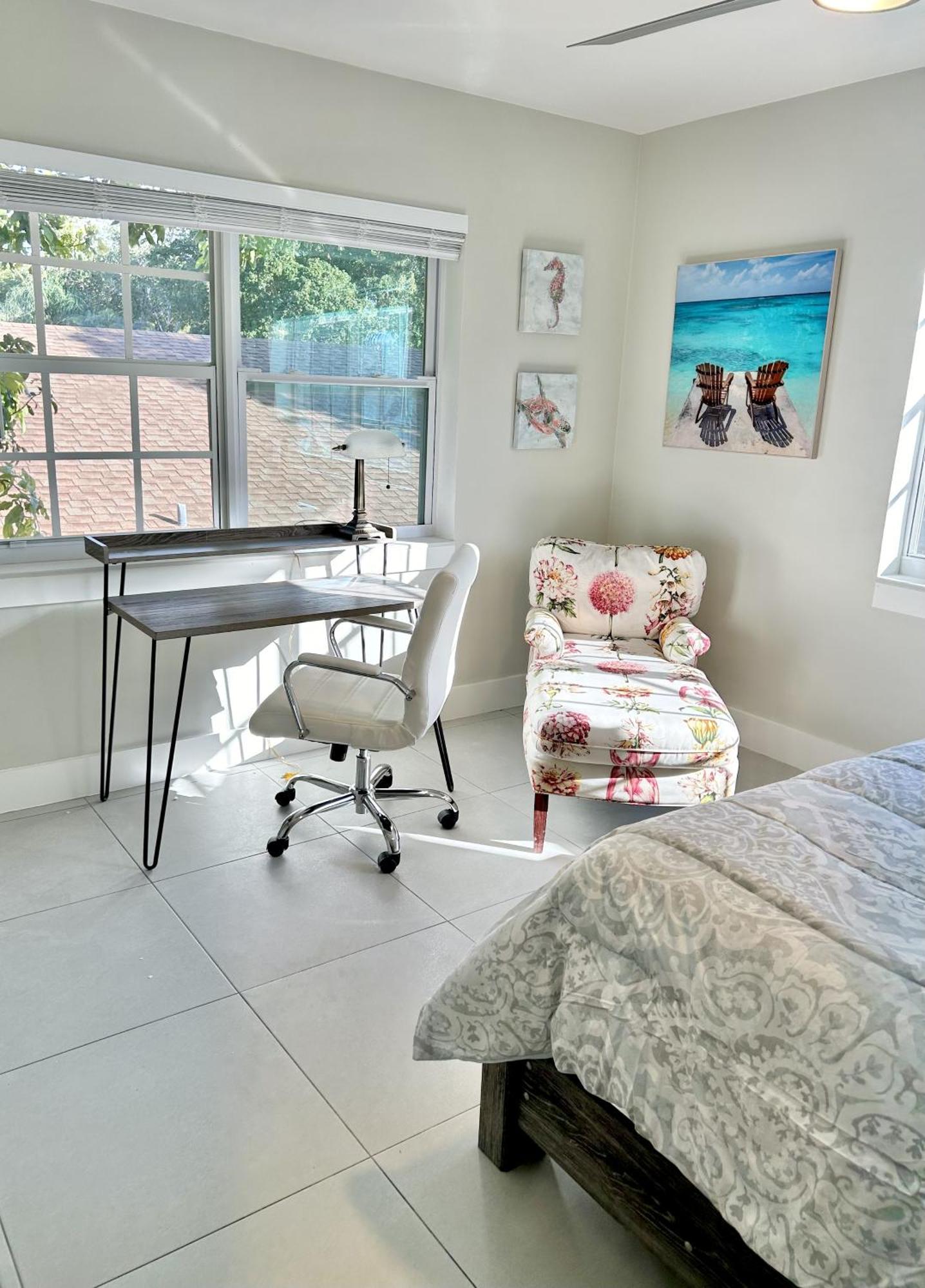 Perfect Remote Work Spot! Close To Everything! Apartment *