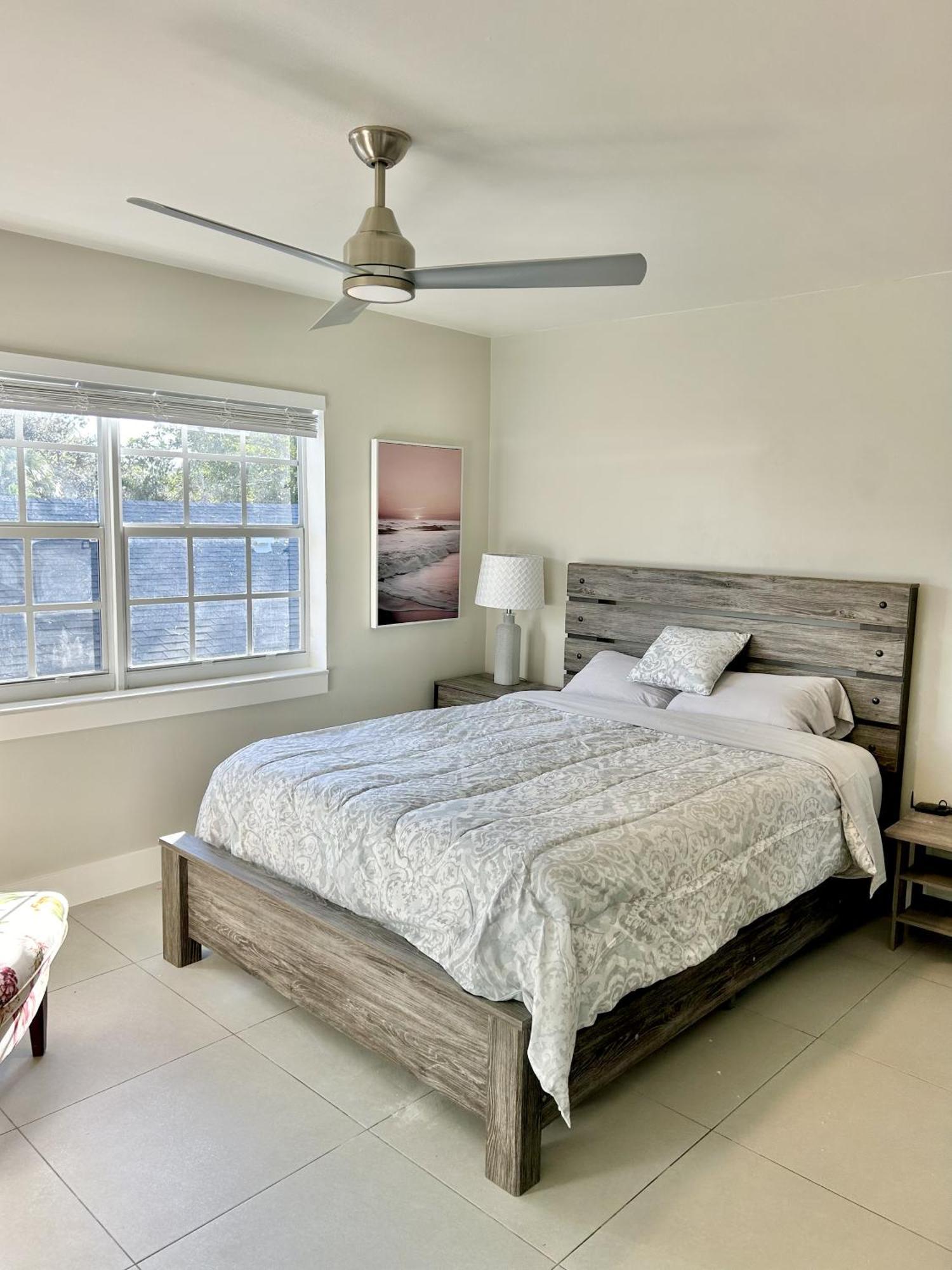 Apartment Perfect Remote Work Spot! Close To Everything! *