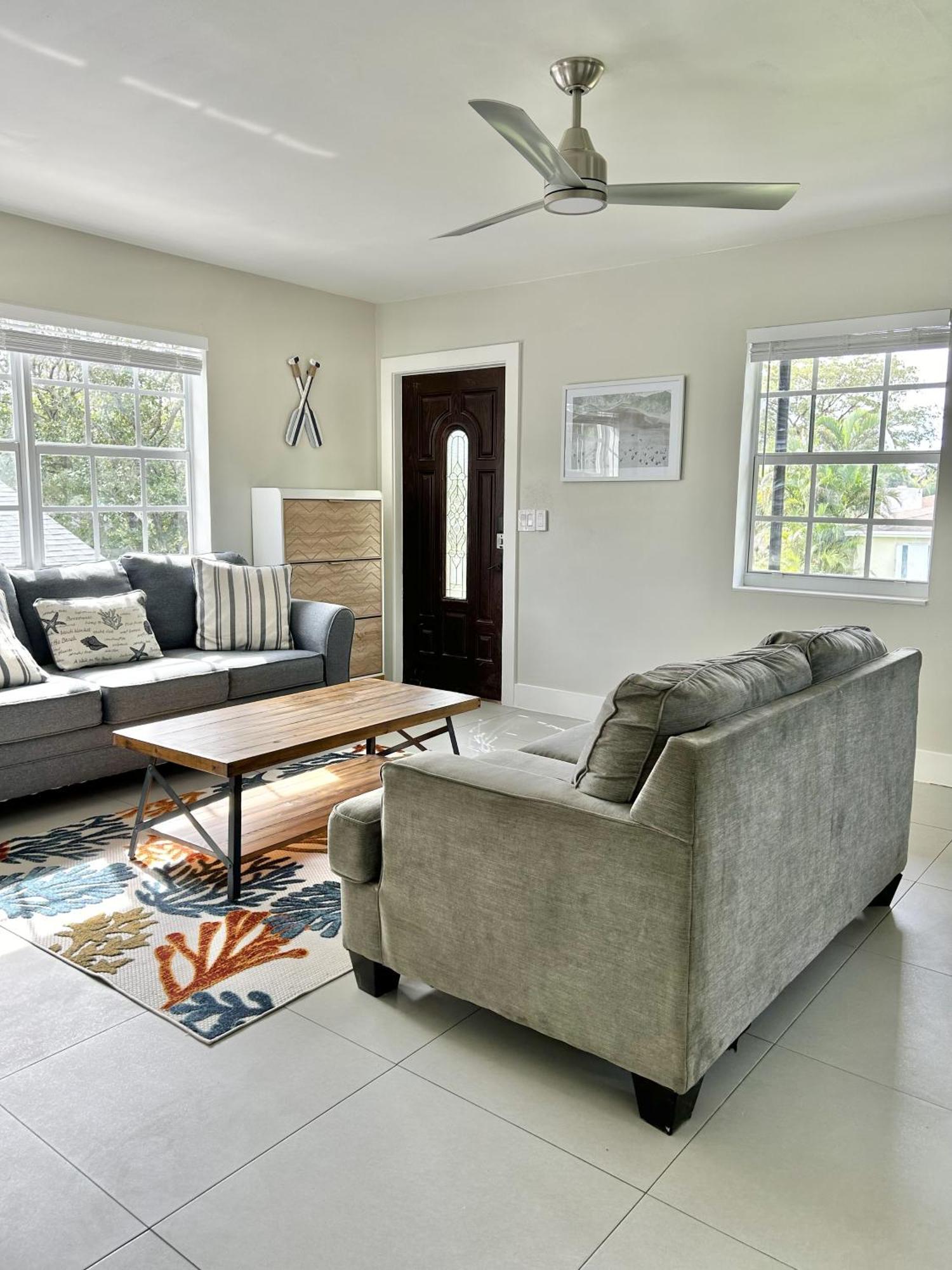 Apartment Perfect Remote Work Spot! Close To Everything! *