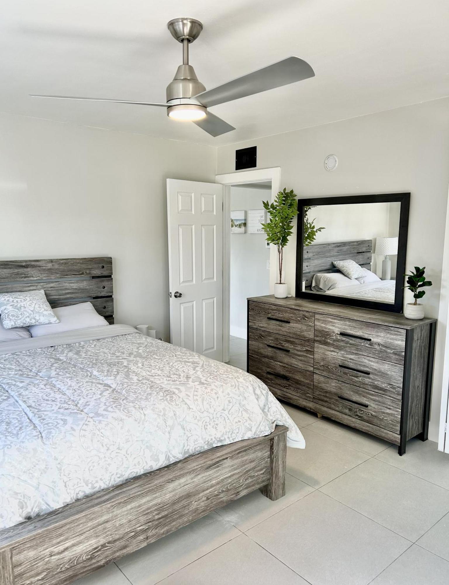 Perfect Remote Work Spot! Close To Everything! * West Palm Beach