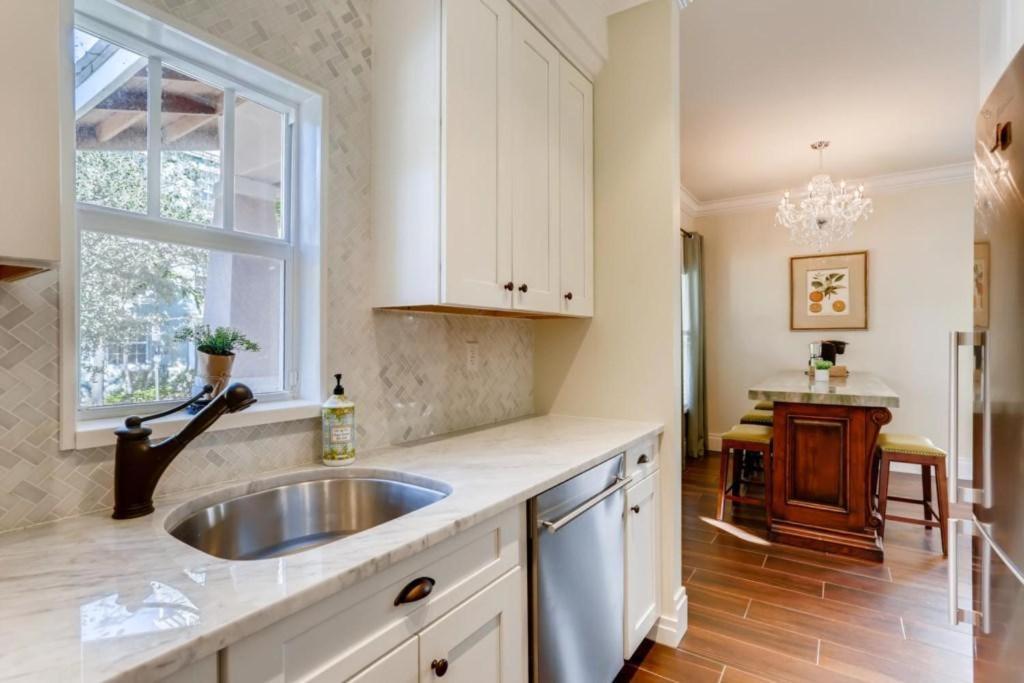 Villa Pink House Modern 3bd 3ba Parking And Porch West Palm Beach
