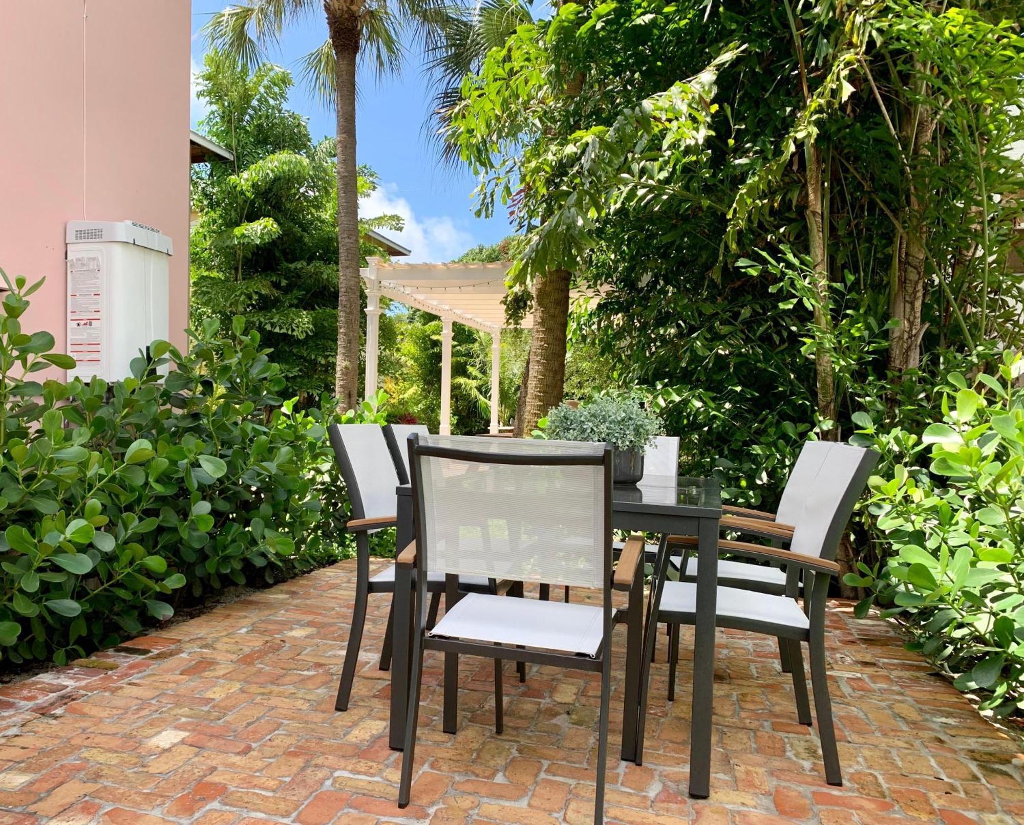 Pink House Modern 3bd 3ba Parking And Porch Villa