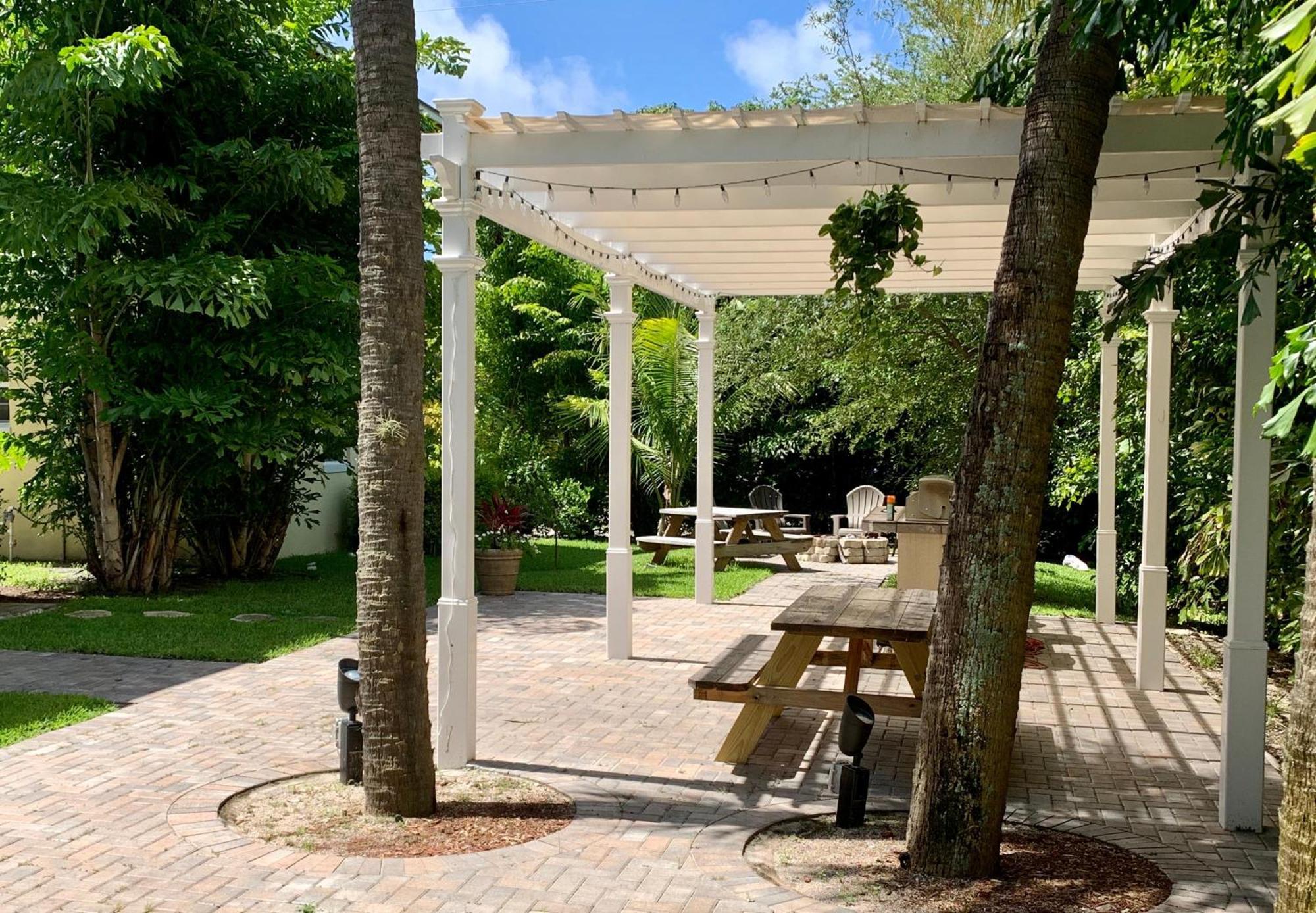 Pink House Modern 3bd 3ba Parking And Porch Villa *