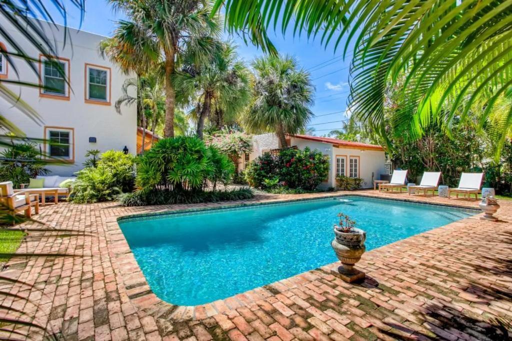 Holiday home Blanca 4bd 3.5ba Private Pool And Parking