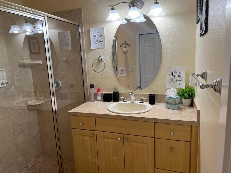 Adorable 1-bedroom Apartment *