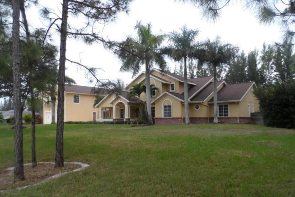 Adorable 1-bedroom Apartment West Palm Beach