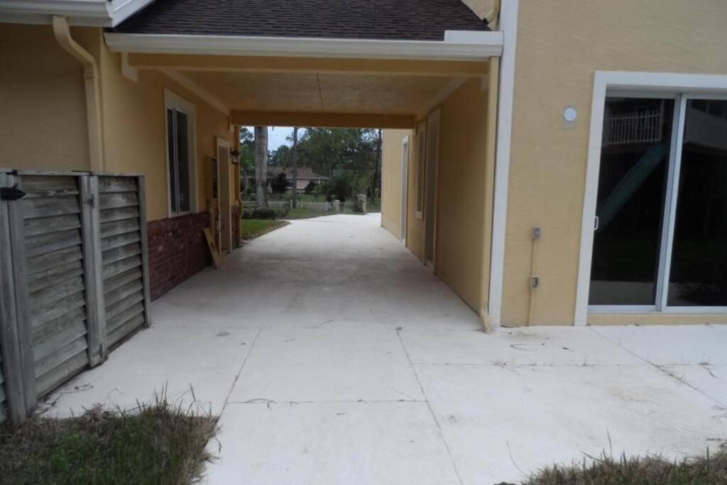 Adorable 1-bedroom Apartment West Palm Beach