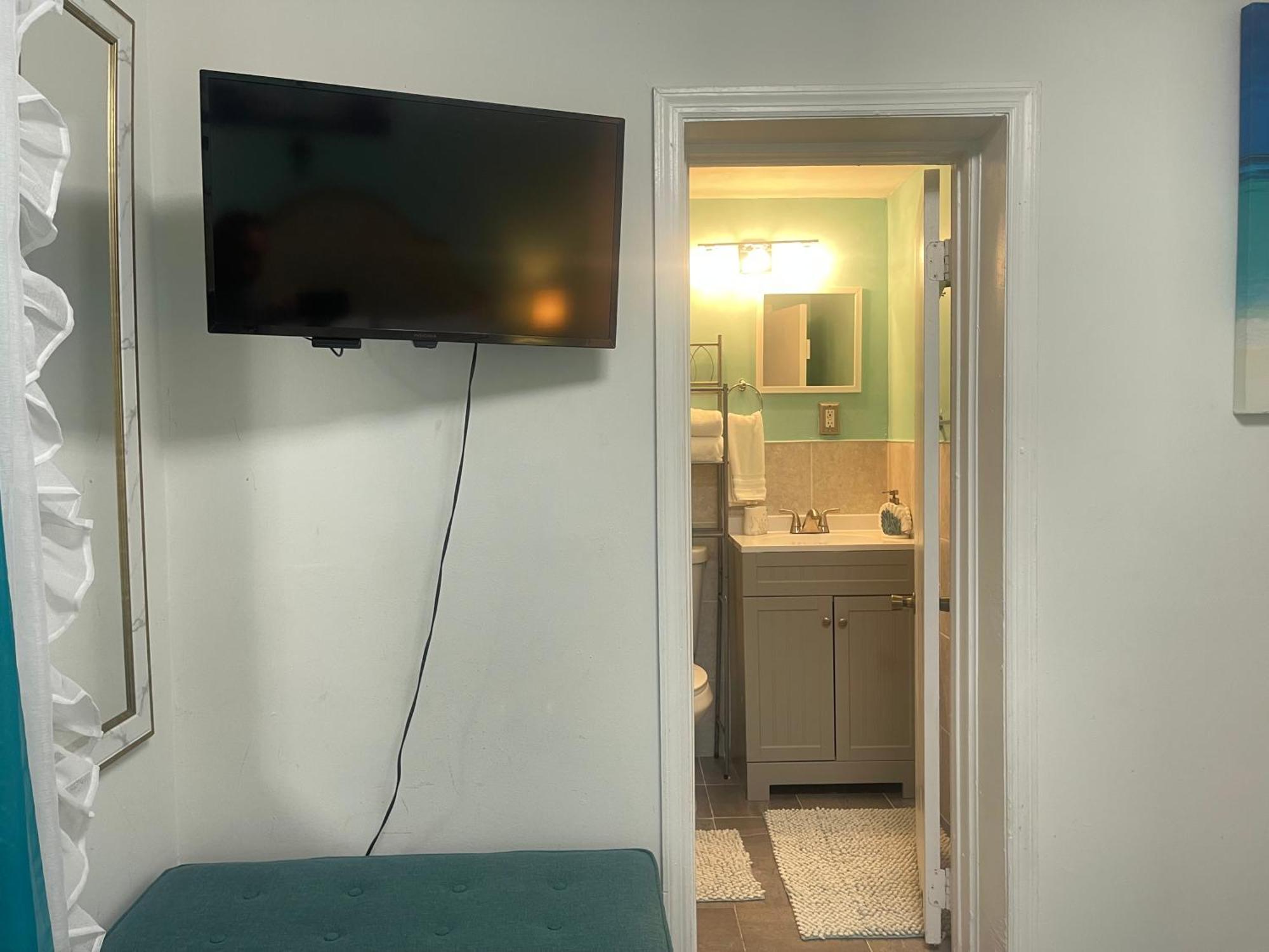 Convenient And Private Downtown 1br Near Apartment West Palm Beach