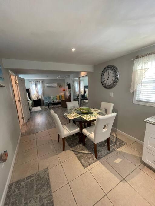 Bright Spacious Near And Palm Apartment West Palm Beach