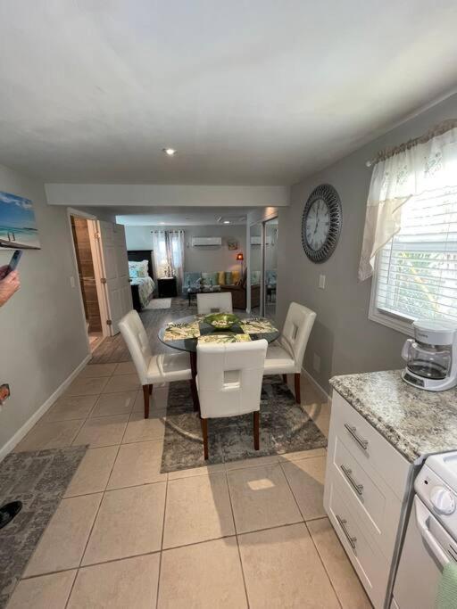 Bright Spacious Near And Palm West Palm Beach