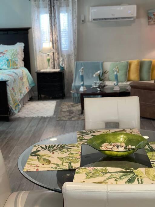 Bright Spacious Near And Palm Apartment West Palm Beach