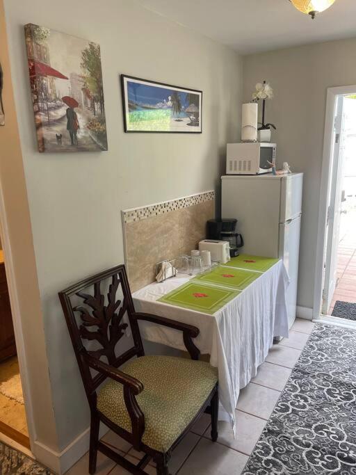 Comfy Queen Bed Studio, Downtown West Palm * West Palm Beach