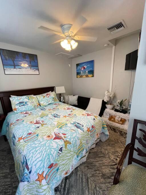Comfy Queen Bed Studio, Downtown West Palm Apartment West Palm Beach
