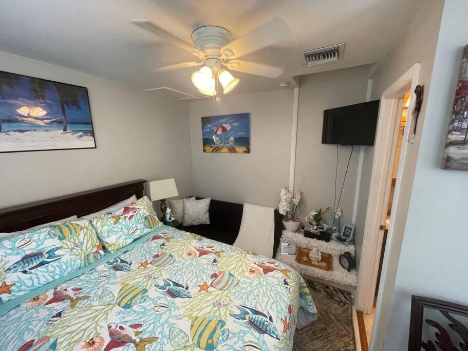 Comfy Queen Bed Studio, Downtown West Palm * West Palm Beach