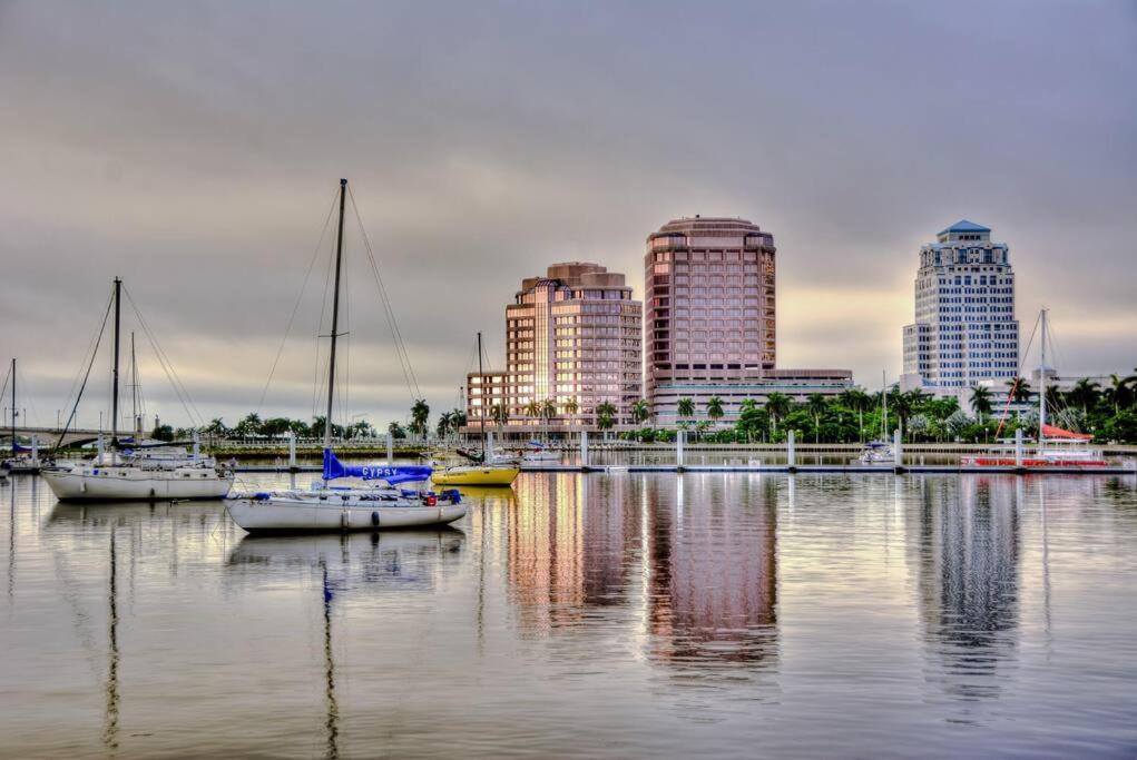Comfy Queen Bed Studio, Downtown West Palm Apartment *