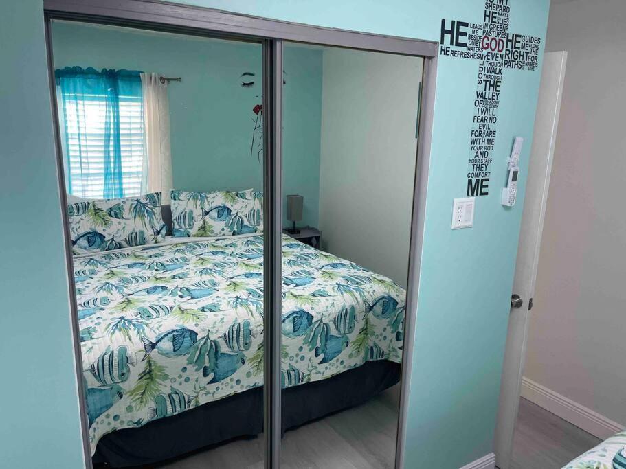 King Bed Downtown Courtyard Apartment *