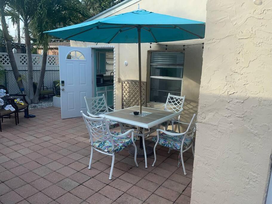 King Bed Downtown Courtyard * West Palm Beach