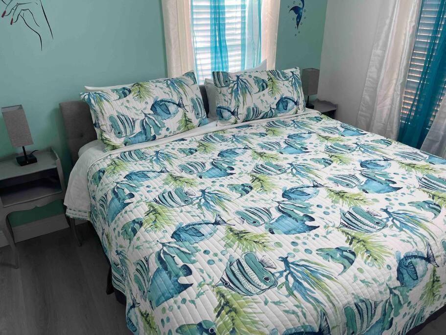 King Bed Downtown Courtyard Apartment West Palm Beach