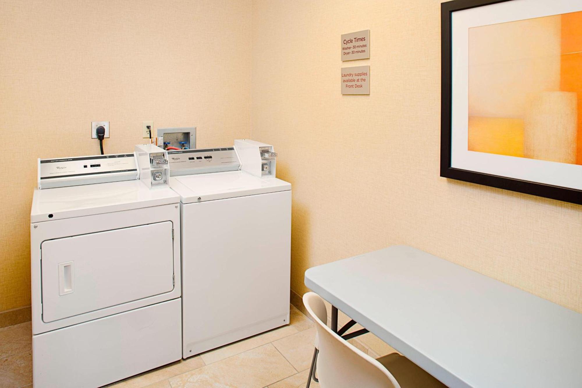 Courtyard By Marriott West Palm Airport Hotel 3*