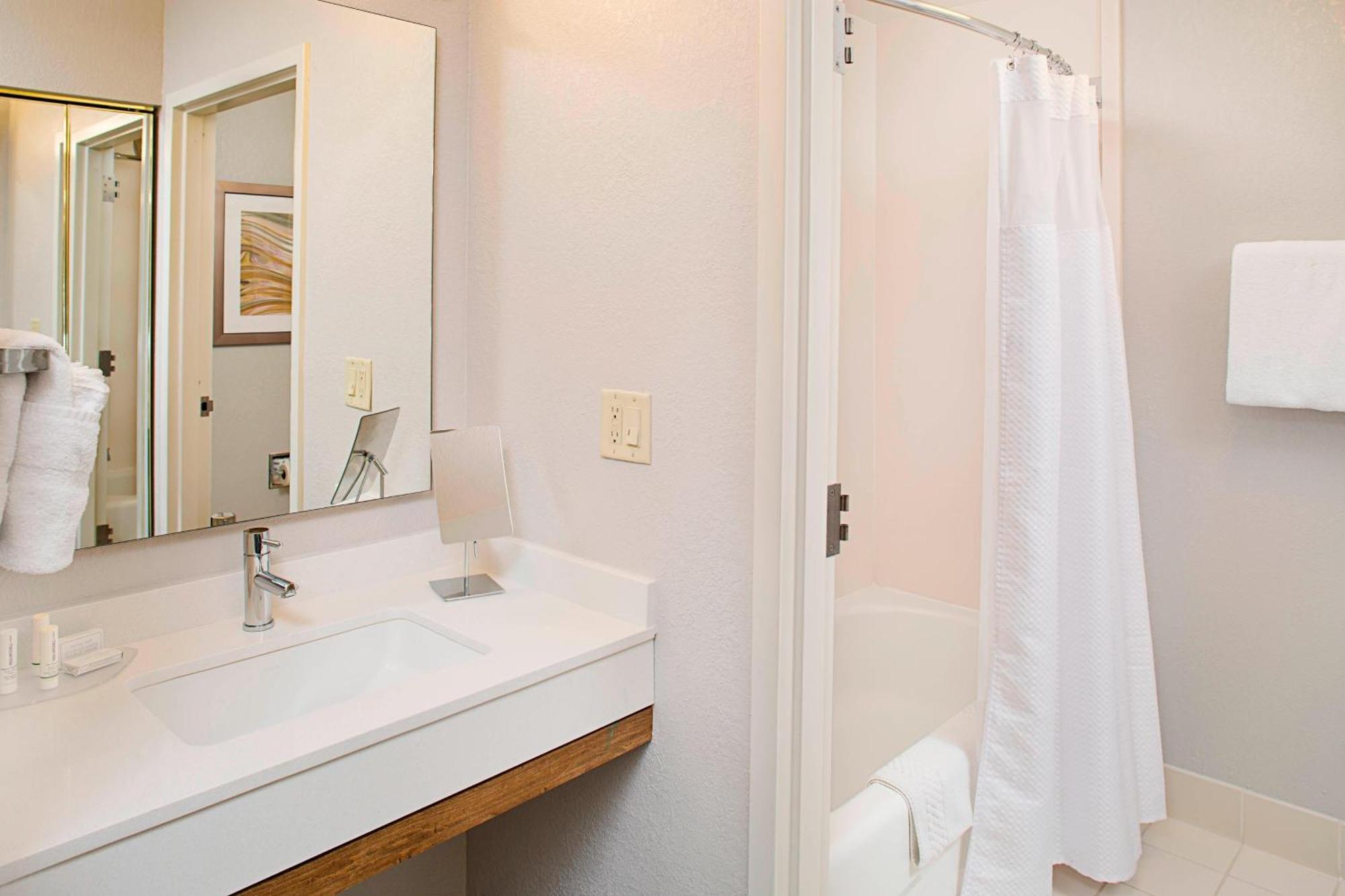 Courtyard By Marriott West Palm Airport 3*