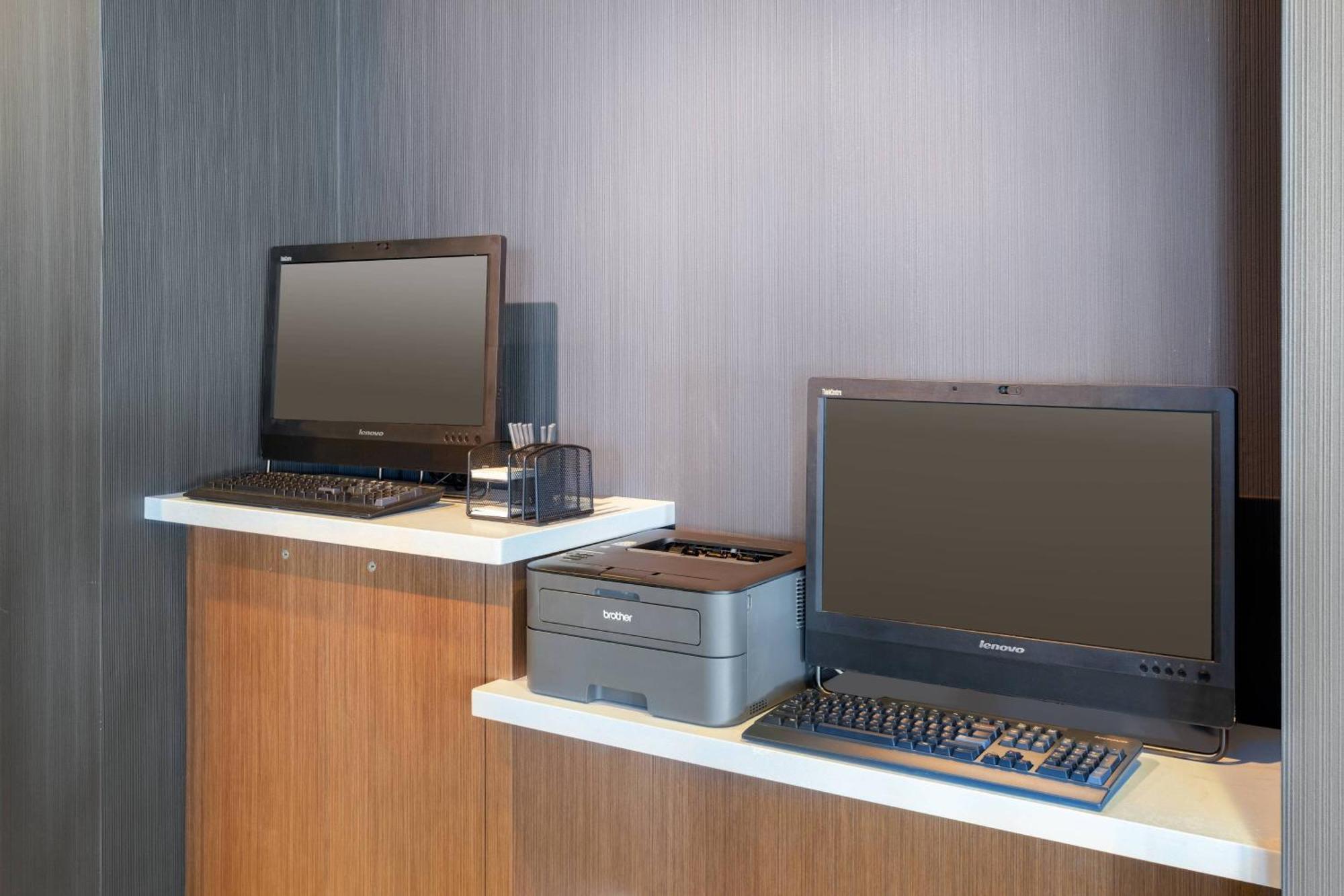 Courtyard By Marriott West Palm