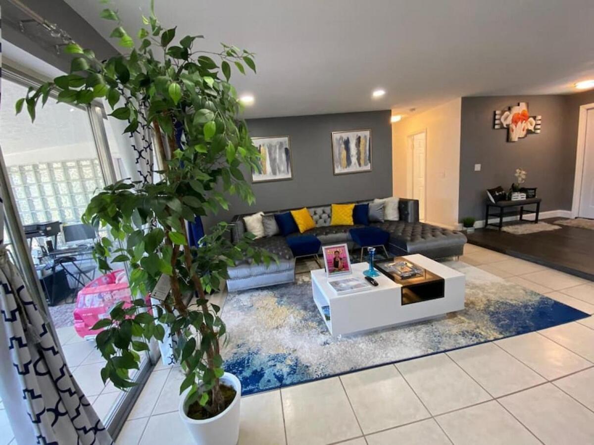 Luxury Queen Hot-tub And Jacuzzi West Palm Beach