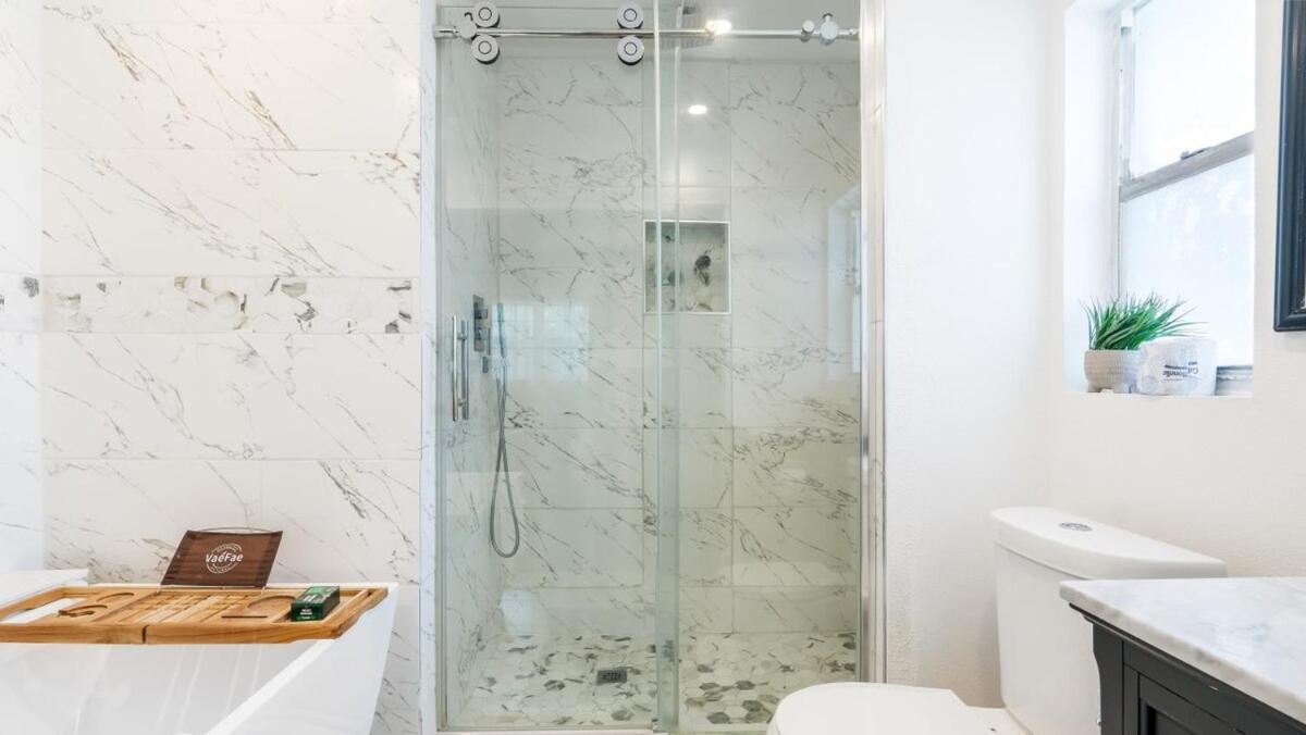 Luxury Queen Hot-tub And Jacuzzi West Palm Beach