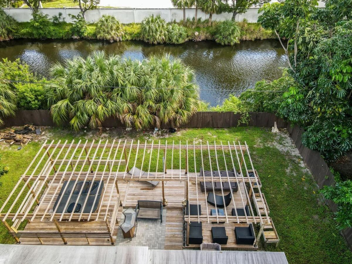 Luxury Queen Hot-tub And Jacuzzi Villa *