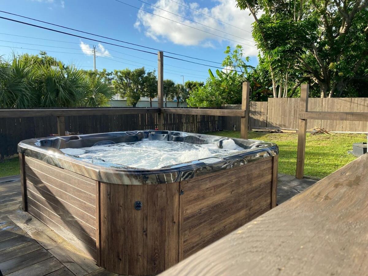 Luxury Queen Hot-tub And Jacuzzi