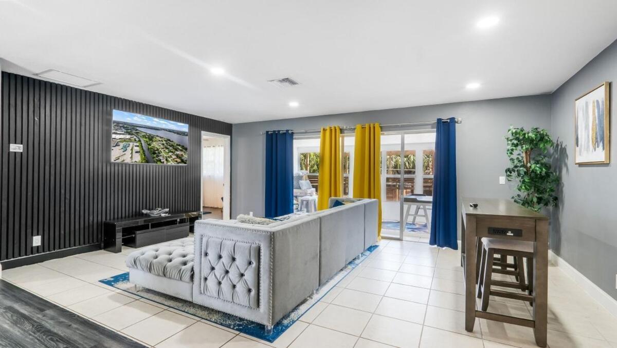 Luxury Queen Hot-tub And Jacuzzi Villa West Palm Beach