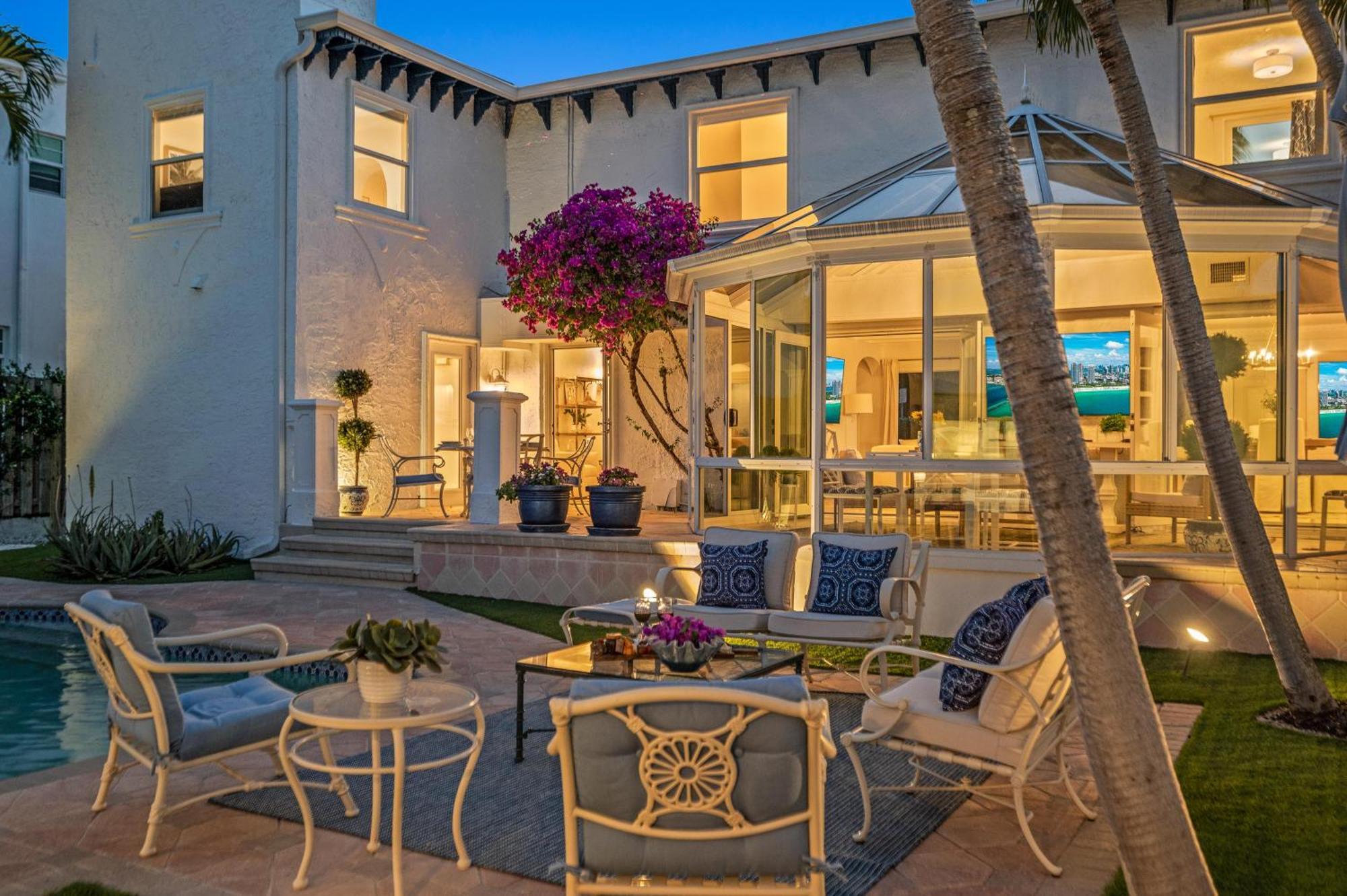 Historical Heated Pool Proximity Indigo Key Resldences Holiday home West Palm Beach