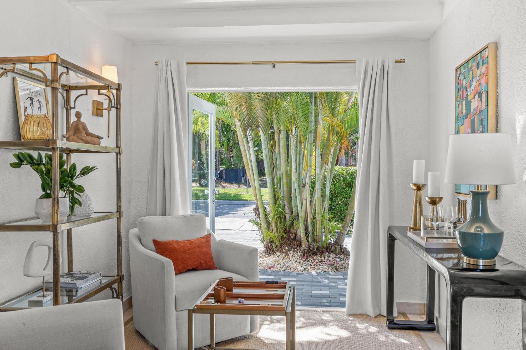 Historical Heated Pool Proximity Indigo Key Resldences Holiday home West Palm Beach