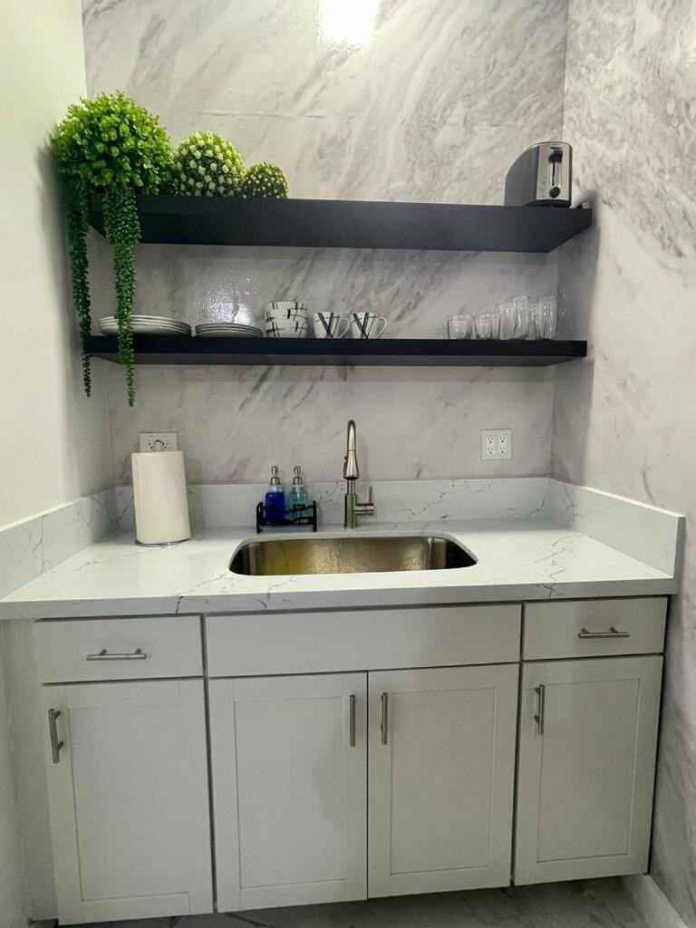 Apartment Cozy Studio, Prime Location, Remodeled, 1 Parking West Palm Beach