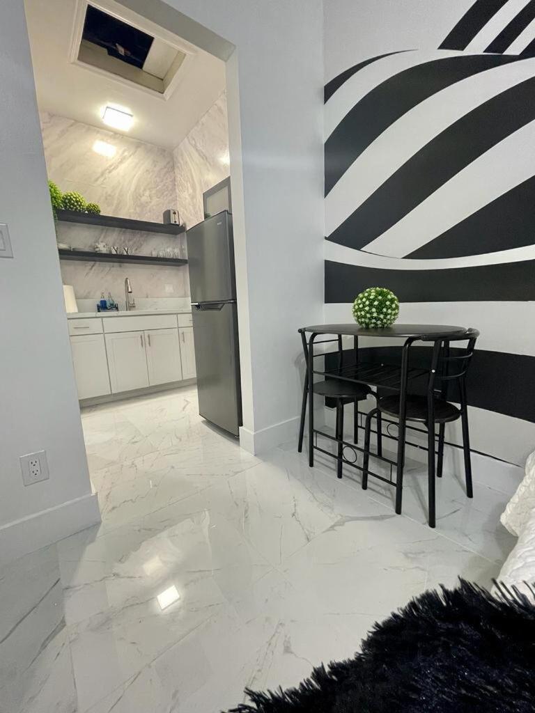 Cozy Studio, Prime Location, Remodeled, 1 Parking *