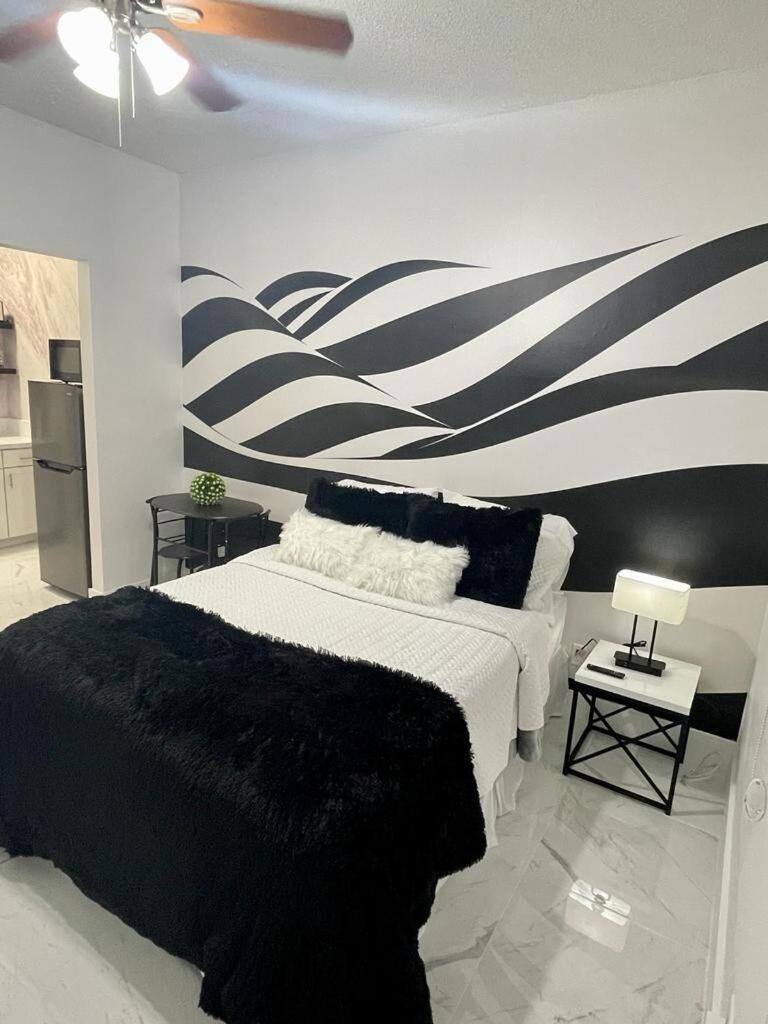 Apartment Cozy Studio, Prime Location, Remodeled, 1 Parking West Palm Beach
