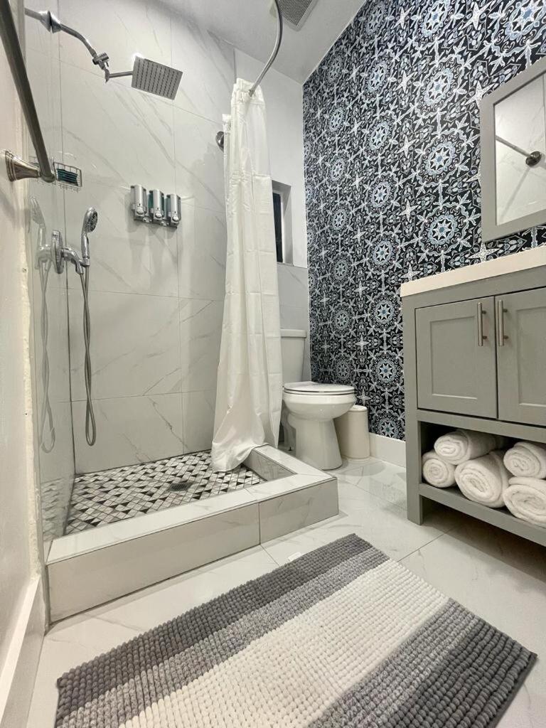 Cozy Studio, Prime Location, Remodeled, 1 Parking *