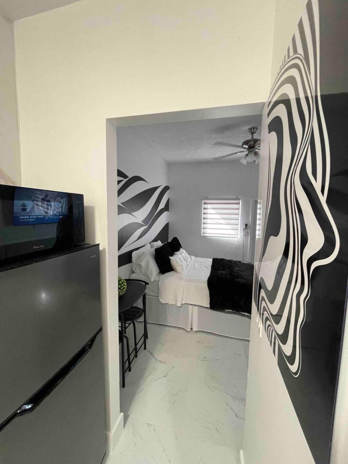 Cozy Studio, Prime Location, Remodeled, 1 Parking Apartment *