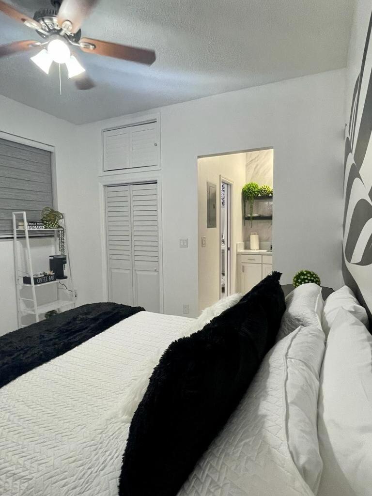 Cozy Studio, Prime Location, Remodeled, 1 Parking *