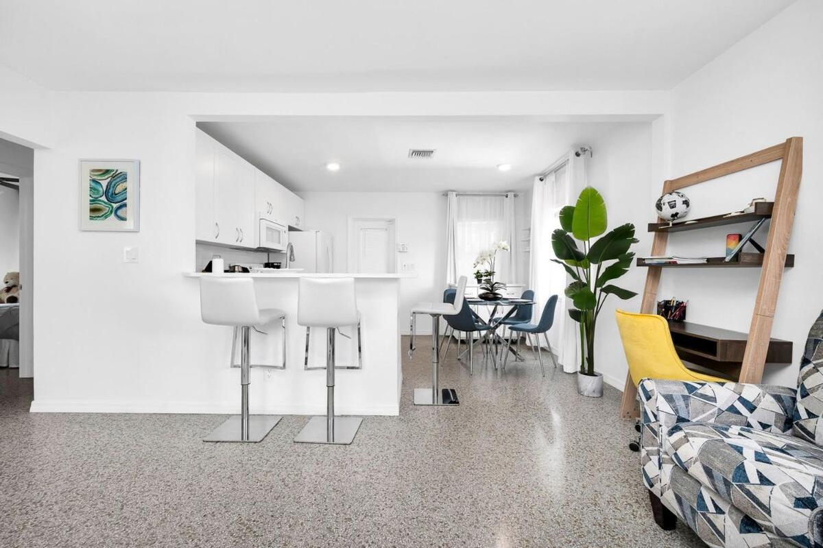 Renovated 2br - Hot Tub, Gym & Nearby Villa West Palm Beach