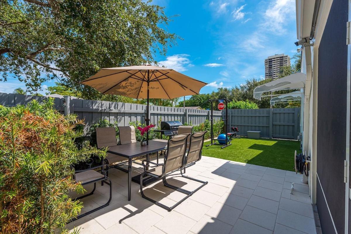Villa Renovated 2br - Hot Tub, Gym & Nearby *