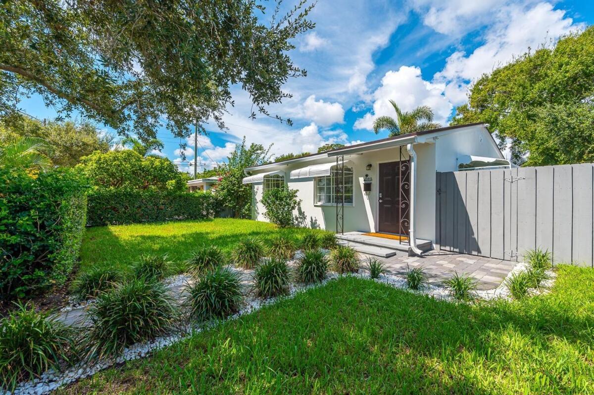 Villa Renovated 2br - Hot Tub, Gym & Nearby