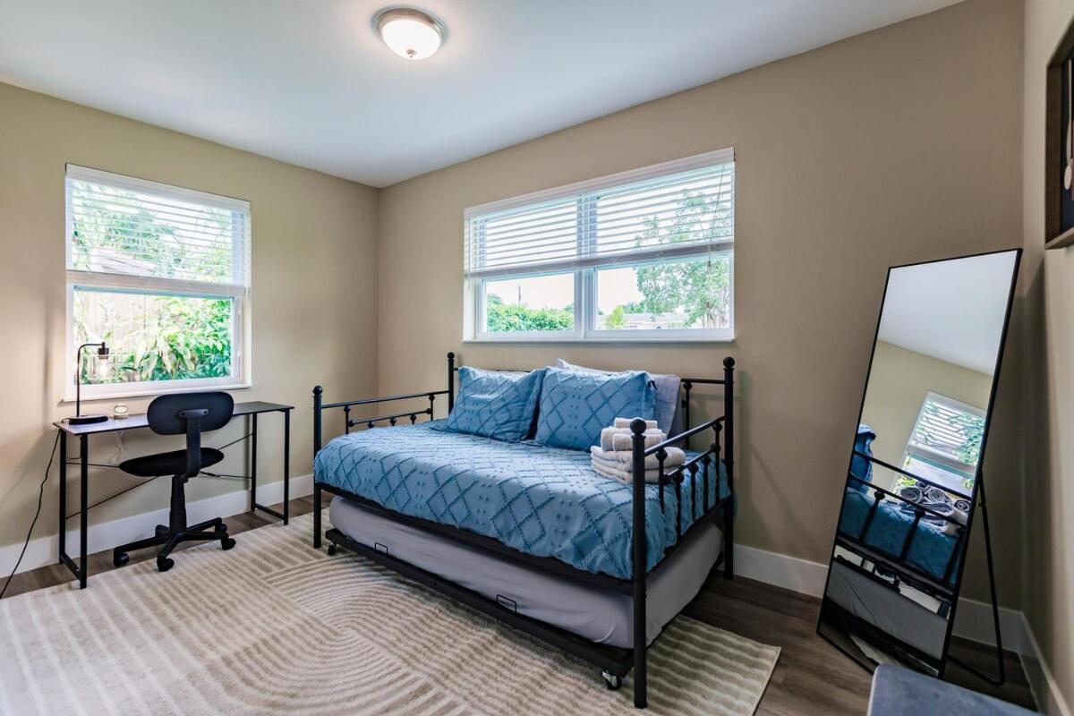 Holiday home Stylish 3br Family Retreat In Park *