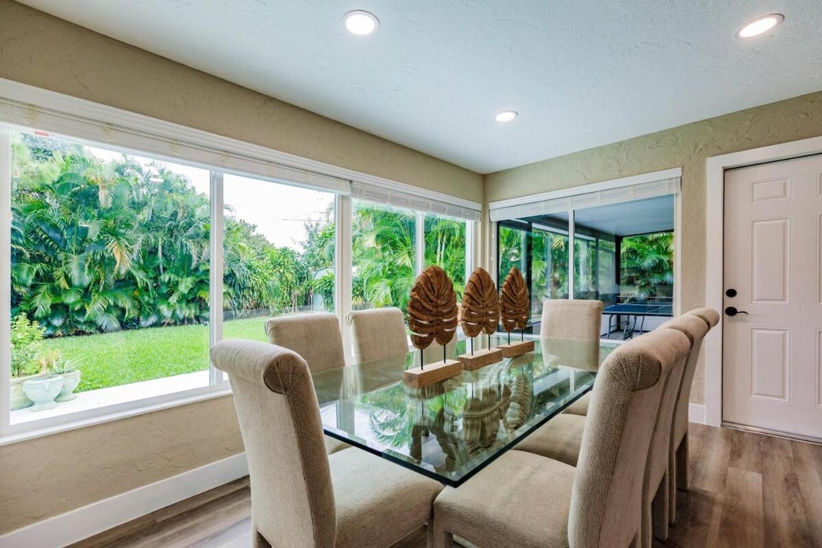 Stylish 3br Family Retreat In Park Holiday home *
