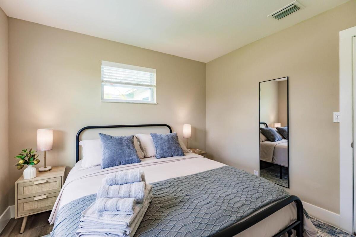 Stylish 3br Family Retreat In Park
