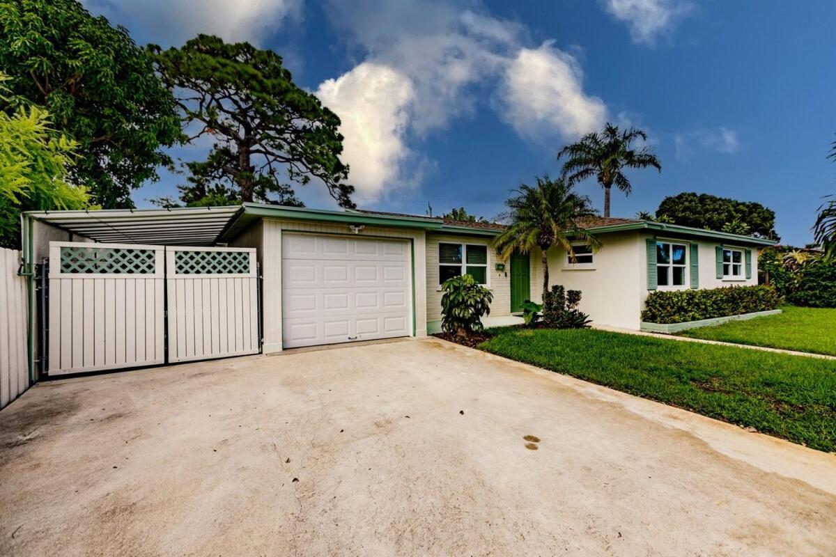 Stylish 3br Family Retreat In Park Holiday home