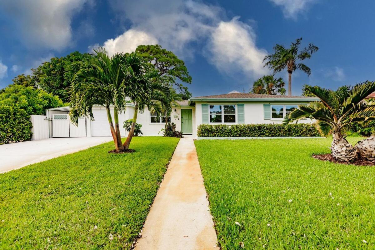 Stylish 3br Family Retreat In Park Holiday home *