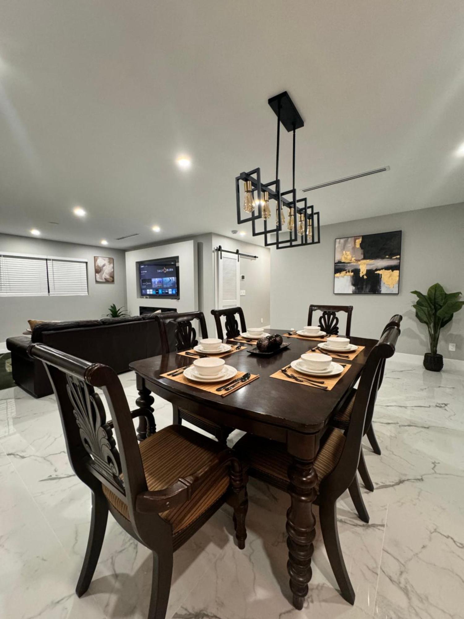 Villa Tropical Luxury Paradise - Fully Renovated In Wpb
