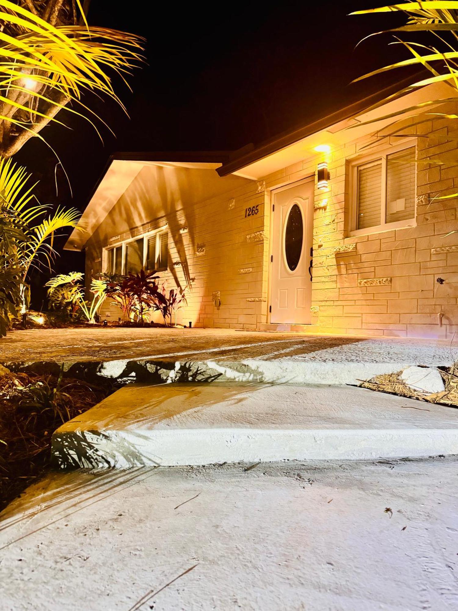 Tropical Luxury Paradise - Fully Renovated In Wpb *