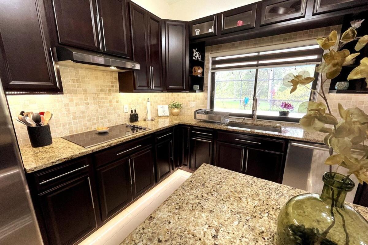 Heated Pool At Persimmon Retreat Apartment West Palm Beach